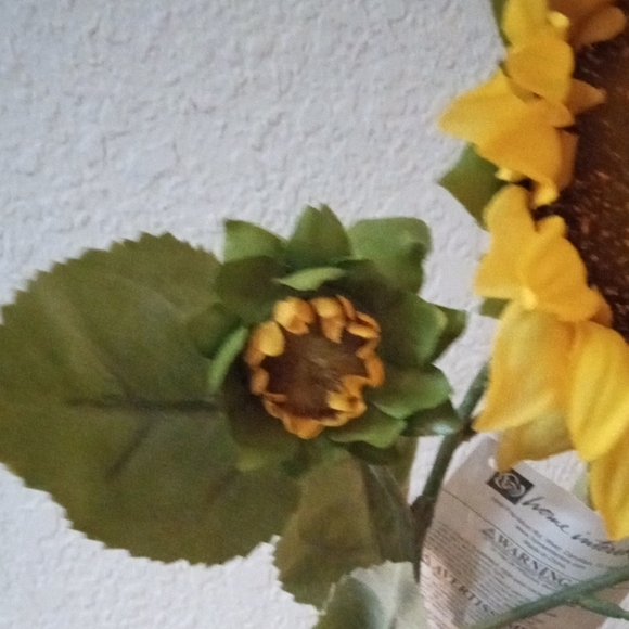 Original Home Interiors Faux Sunflower and green leaf Blended assortment - Picture 6 of 10